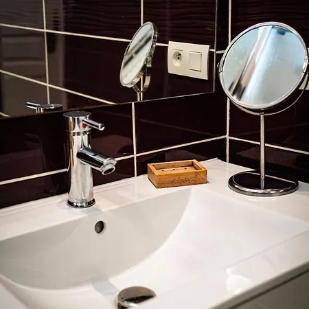 Bright Modern, Near Center And 10 Min From Beaches דירה *