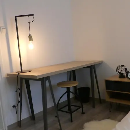 Bright Modern, Near Center And 10 Min From Beaches דירה