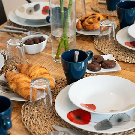 Bright Modern, Near Center And 10 Min From Beaches דירה ברסט