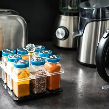 Bright Modern, Near Center And 10 Min From Beaches דירה ברסט