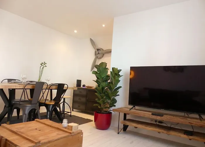 公寓 Bright Modern, Near Center And 10 Min From Beaches