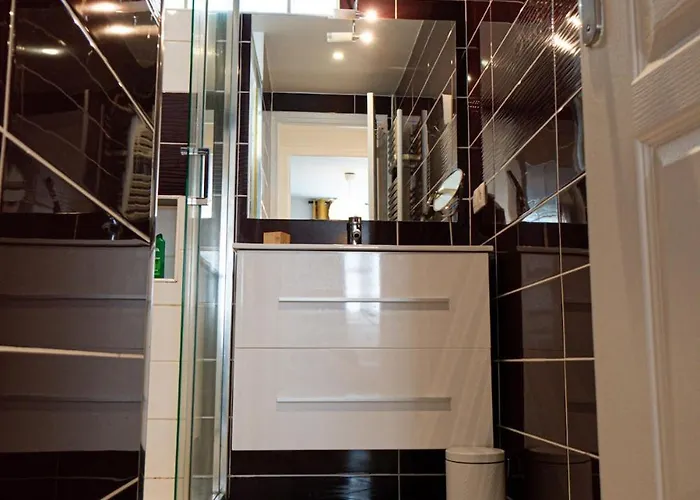 Bright Modern, Near Center And 10 Min From Beaches 公寓 *