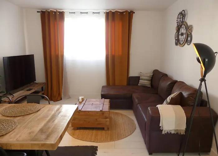 Bright Modern, Near Center And 10 Min From Beaches 公寓